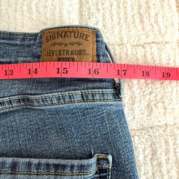 Signature Levi Strauss Womens Size 16M Mid Rise Boot Cut Blue Jeans Staple - Picture 11 of 15